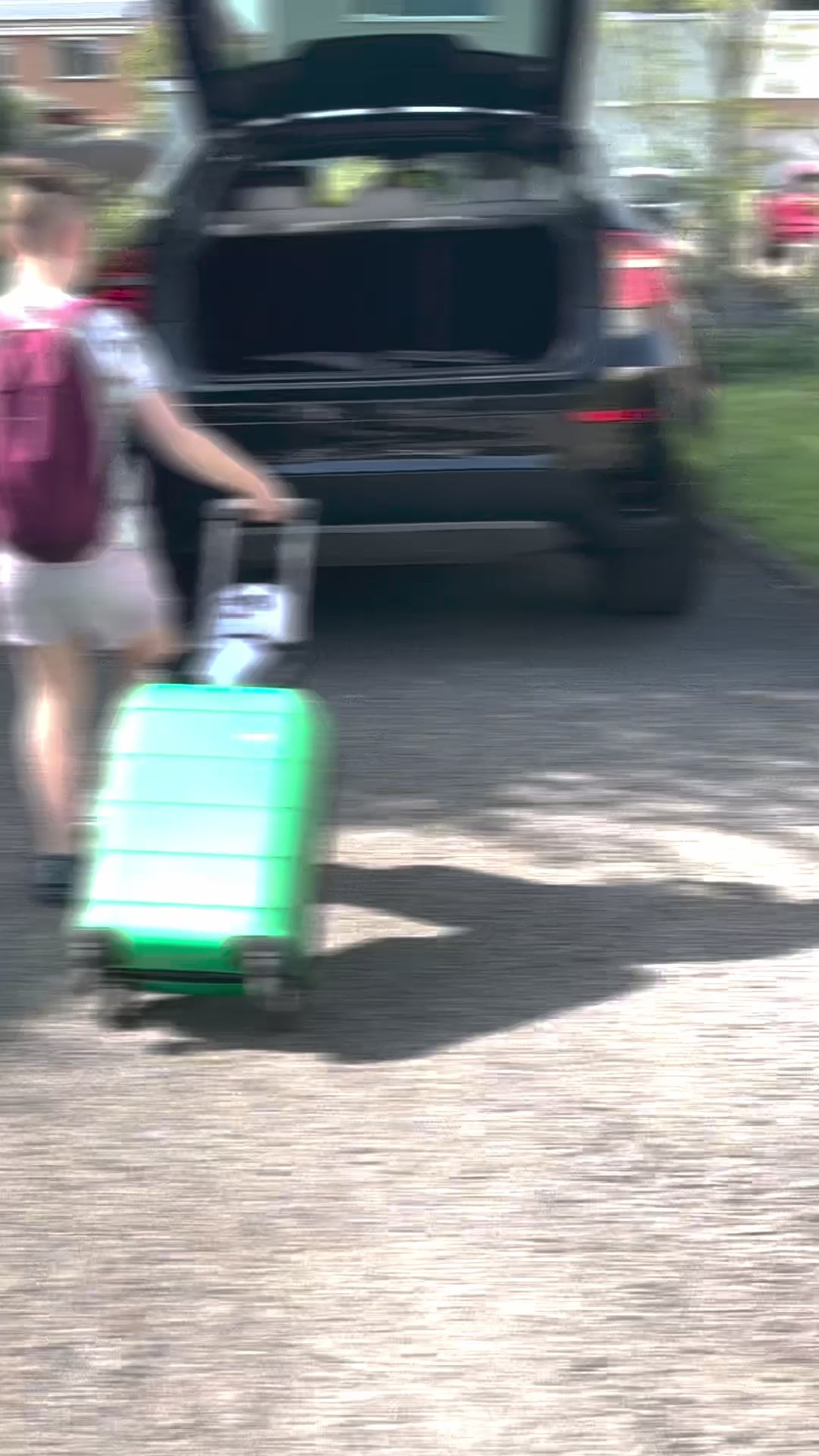 A family packing their Exodus Luggage set into their car before leaving for their trip.
